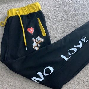 NO LOVE sweats